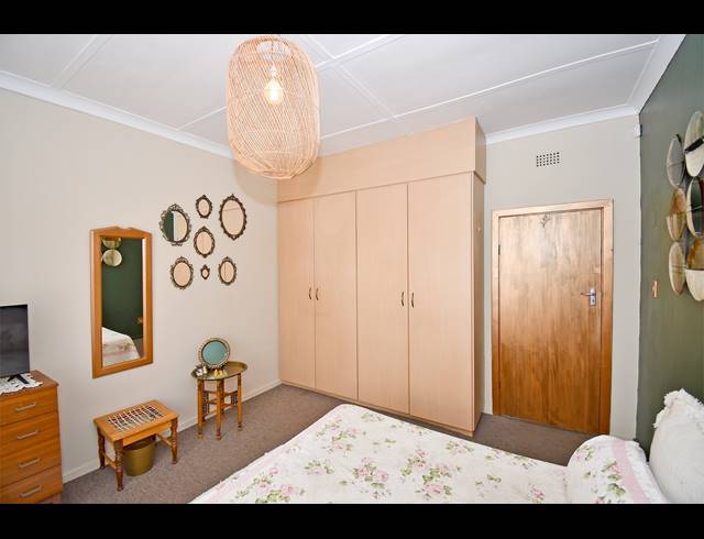 5 BEDROOM HOUSE FOR SALE IN CROSBY
